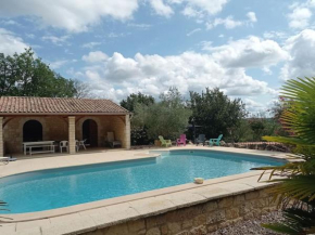 Cottage with swimming pool, pool house and view !